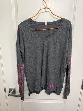 Under Armour Women's Long Sleeve Scoop Neck Tee - Gray with Pink Logo in size M